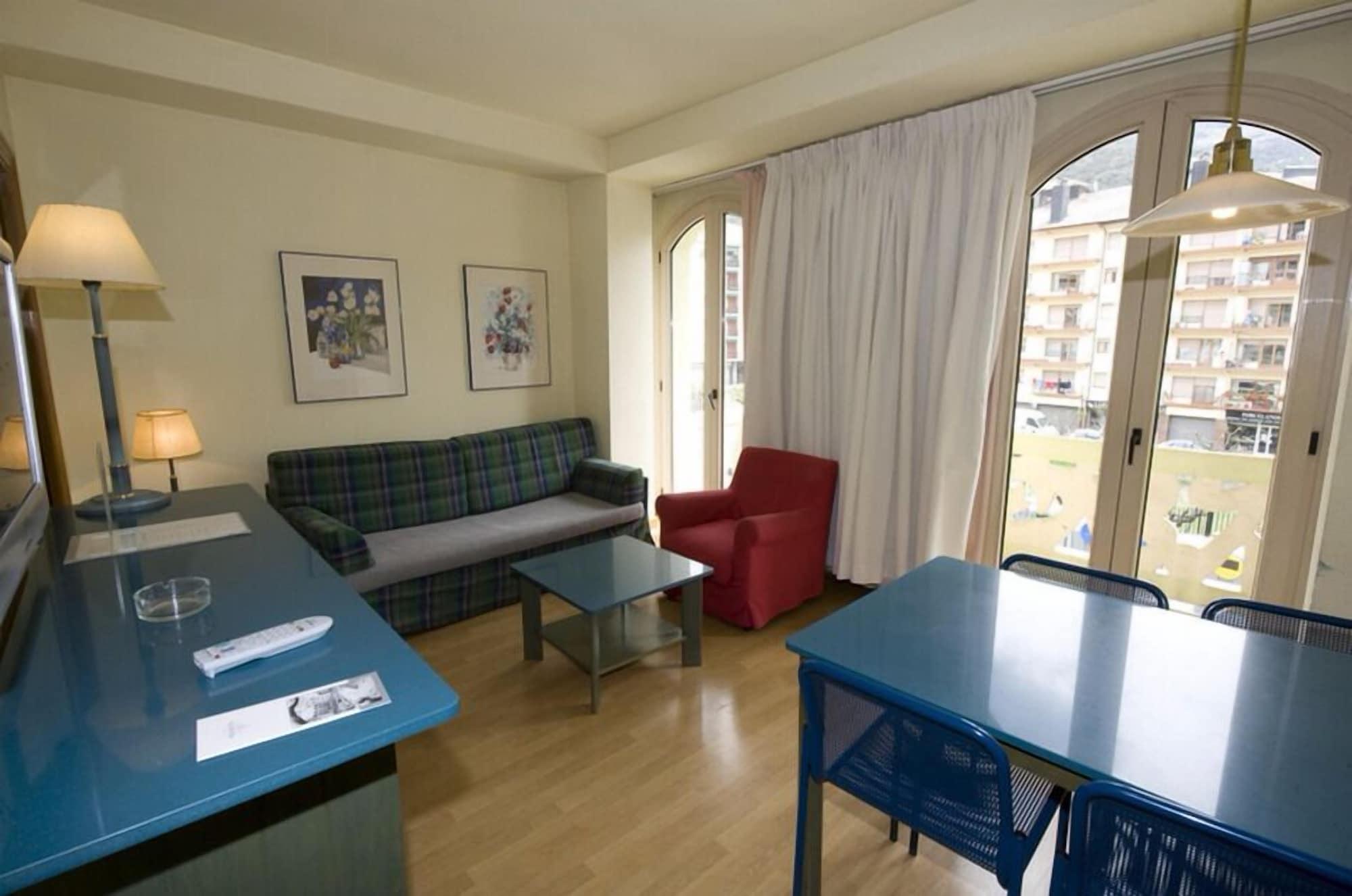 Apartamentos Pessets Adelaida Sort Dış mekan fotoğraf
