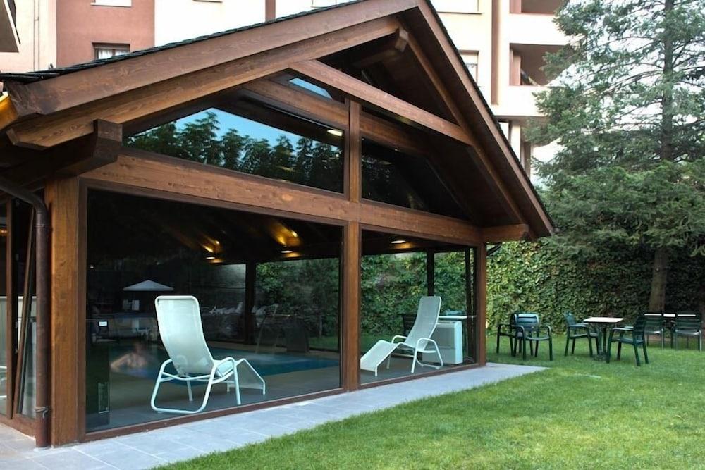 Apartamentos Pessets Adelaida Sort Dış mekan fotoğraf