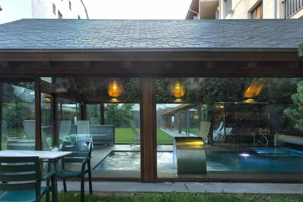 Apartamentos Pessets Adelaida Sort Dış mekan fotoğraf