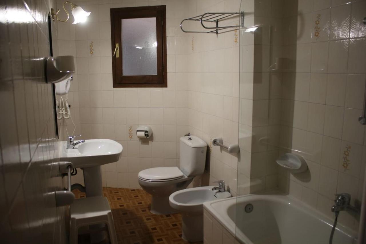 Apartamentos Pessets Adelaida Sort Dış mekan fotoğraf