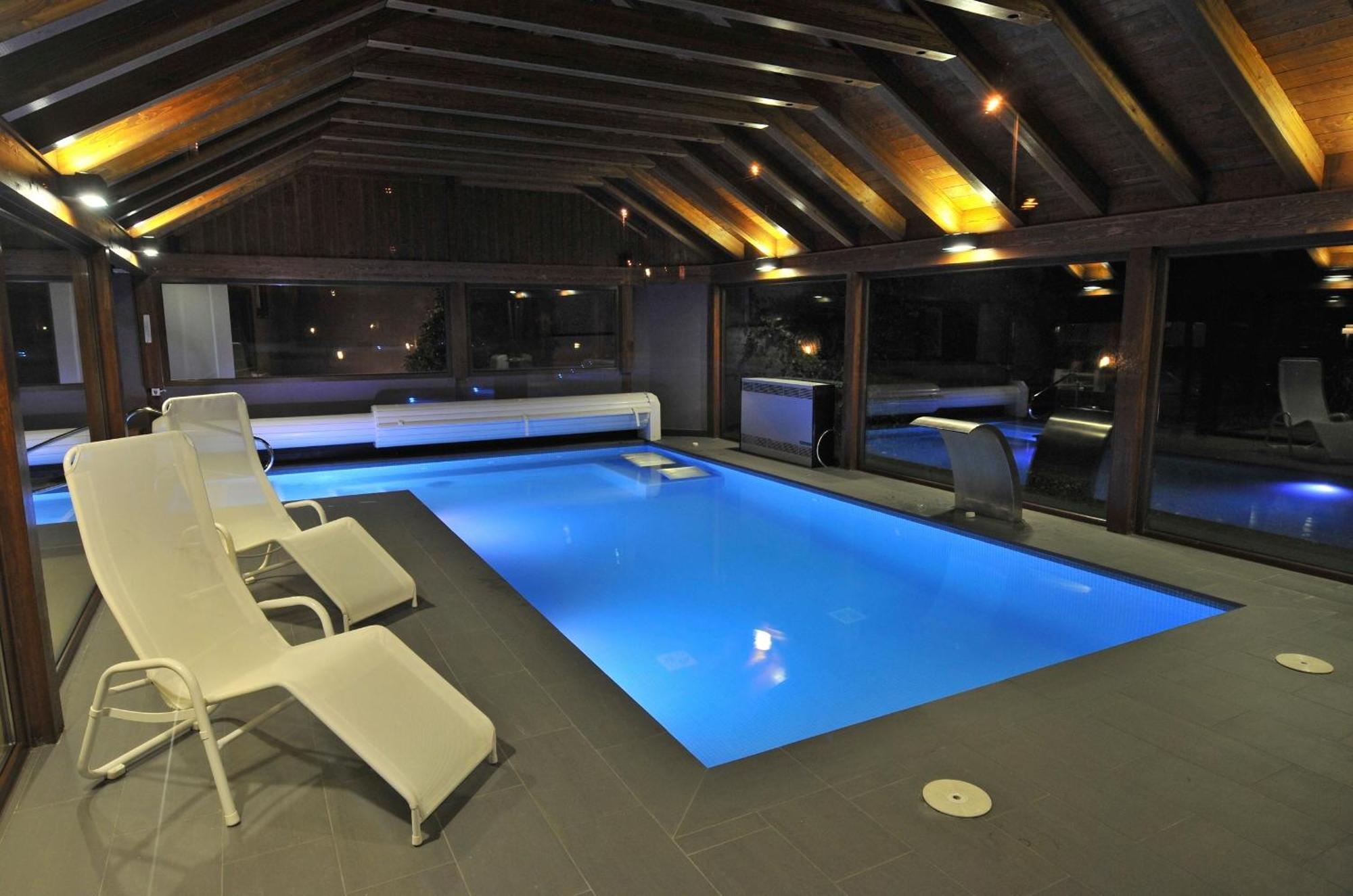 Apartamentos Pessets Adelaida Sort Dış mekan fotoğraf