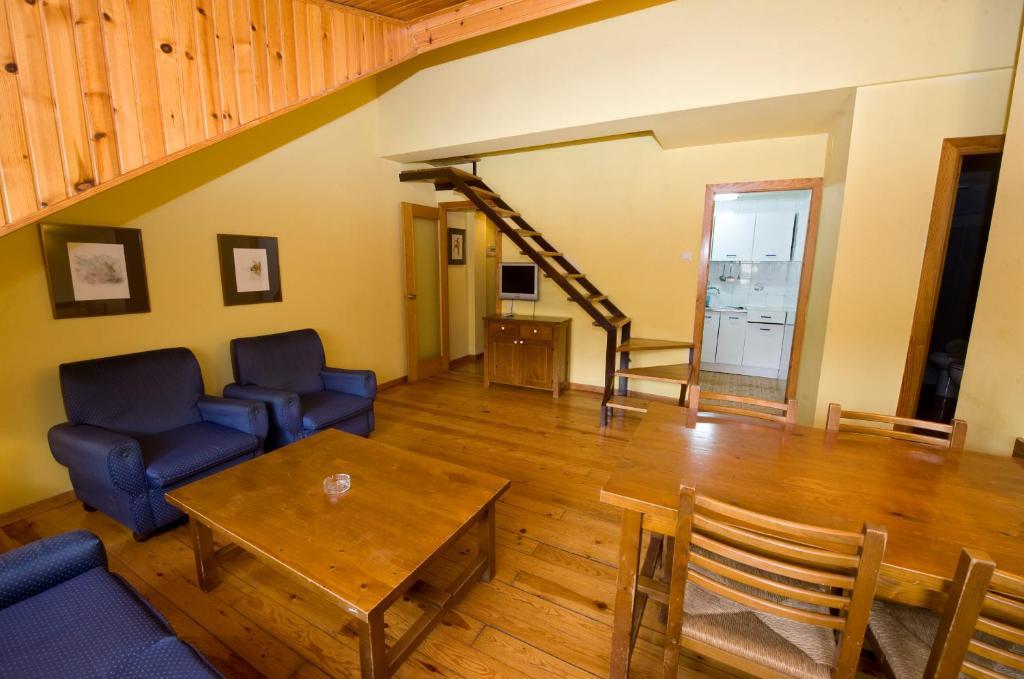 Apartamentos Pessets Adelaida Sort Oda fotoğraf