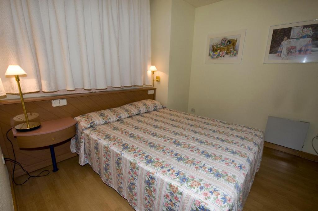 Apartamentos Pessets Adelaida Sort Oda fotoğraf
